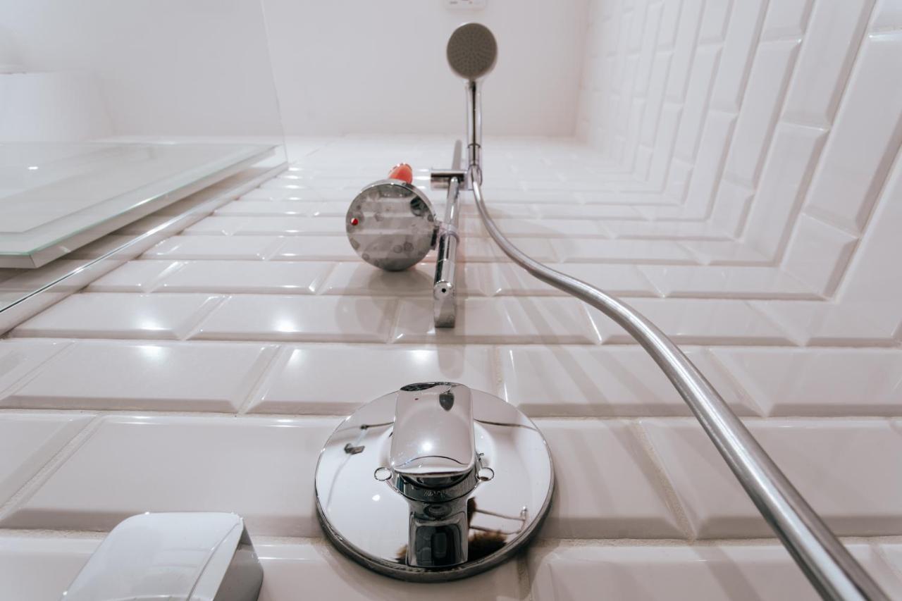 Stylish Latvian-Style Studio Apartment Near City Center, Parks, Cafes & Public Transit リガ エクステリア 写真